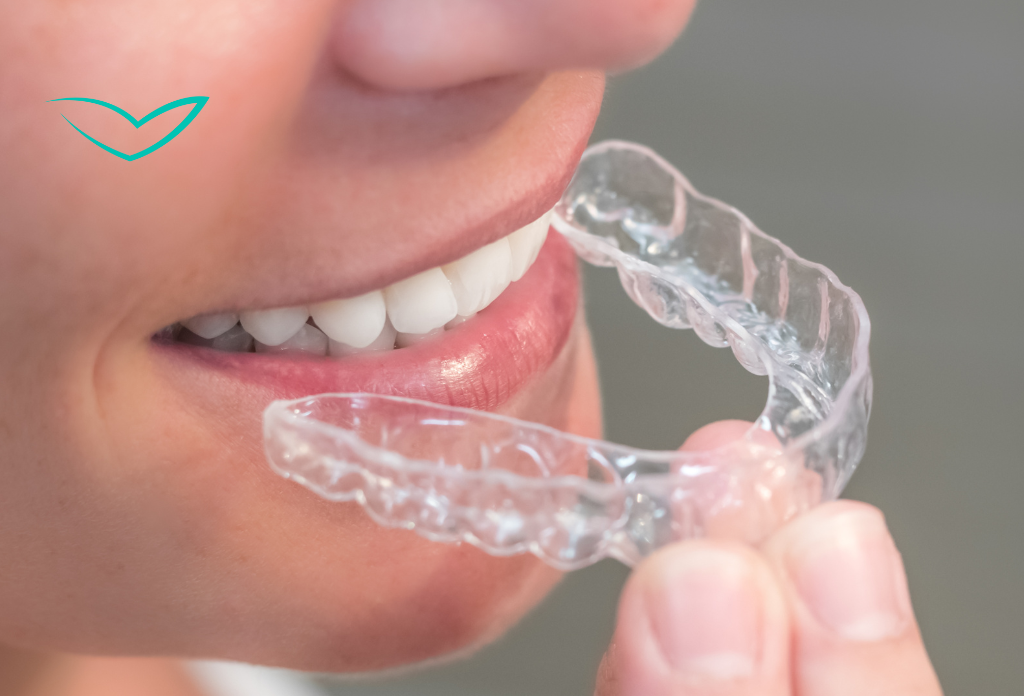 Alineador transparente de Invisalign, ortodoncia invisible en Bogotá
